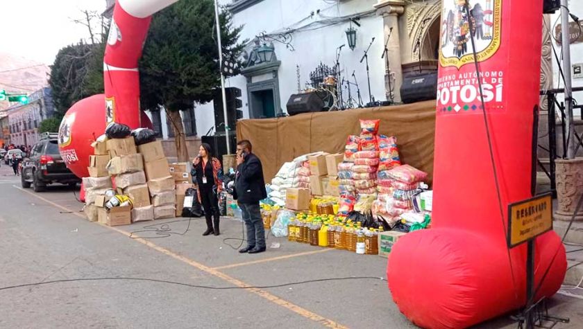 Recolectan productos para afectados por los incendios