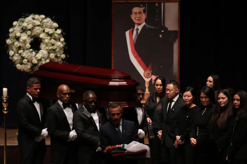 La familia de Fujimori convierte su misa en mitin con gritos de “presidenta” para su hija