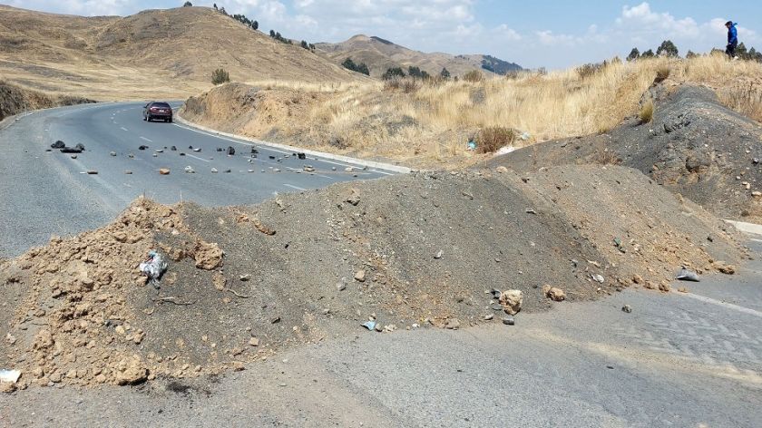 Suben a ocho los puntos de bloqueo de campesinos en La Paz