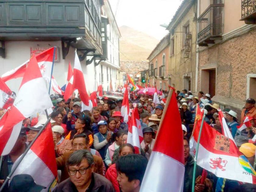 Potosinos le recuerdan  a Evo que nunca fue a  dialogar a una marcha
