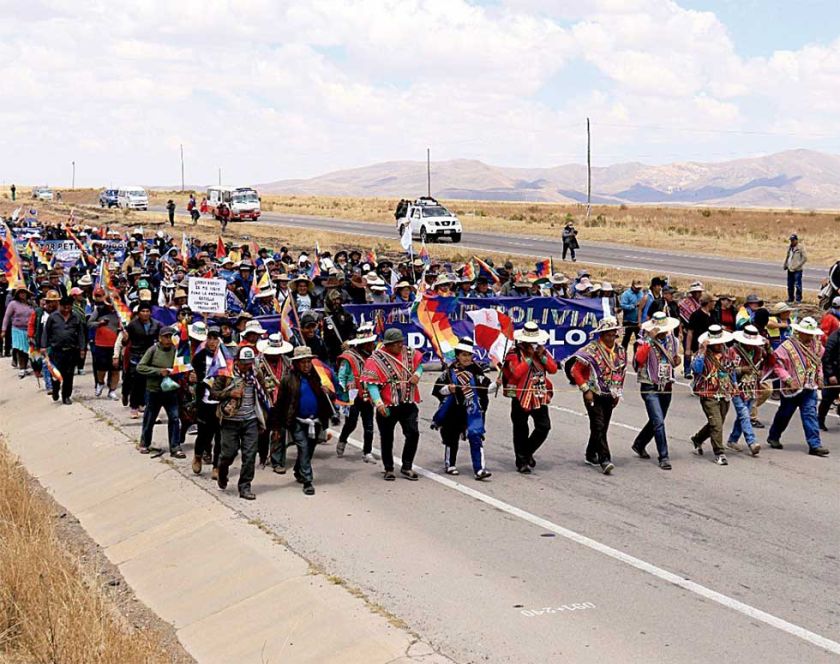 Sin diálogo, marcha se acerca a El Alto