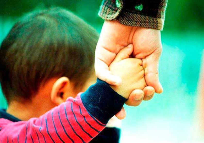 Se consolida adopción de dos menores por españoles