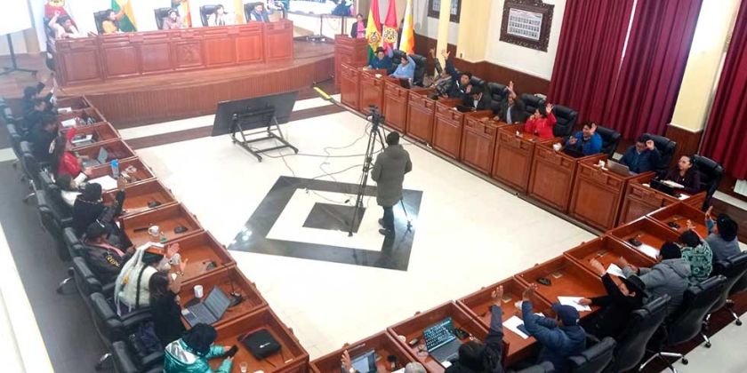 Intento de cambiar gobernador se mancha con una falsificación