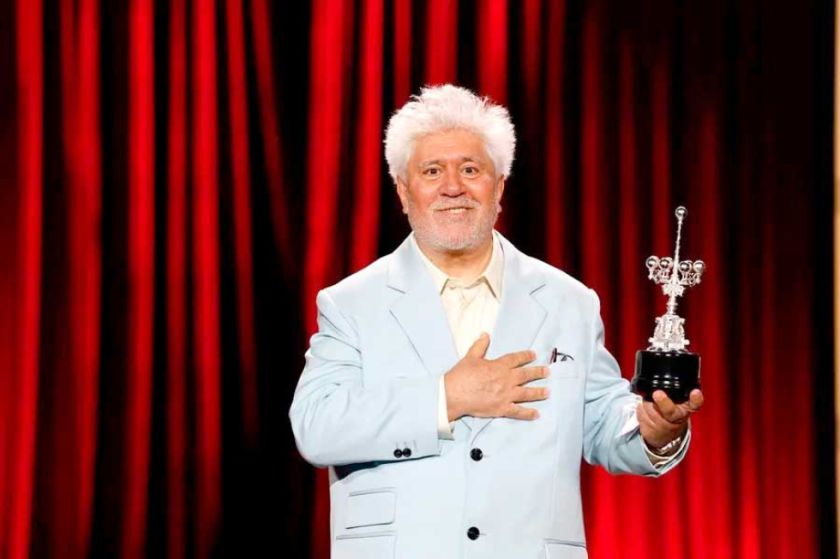 Almodóvar comparte el Donostia con sus actores