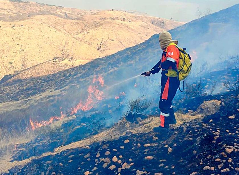 Incendio se expande por dos comunidades: Sucre