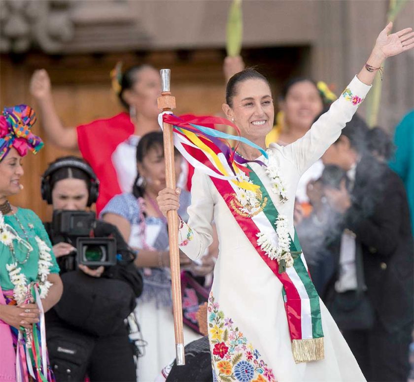 Sheinbaum inicia mandato y reivindica rol de la mujer