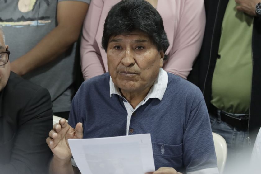 “No se metan con la familia”, responde Evo cuando le preguntan si tuvo una hija con una menor de edad