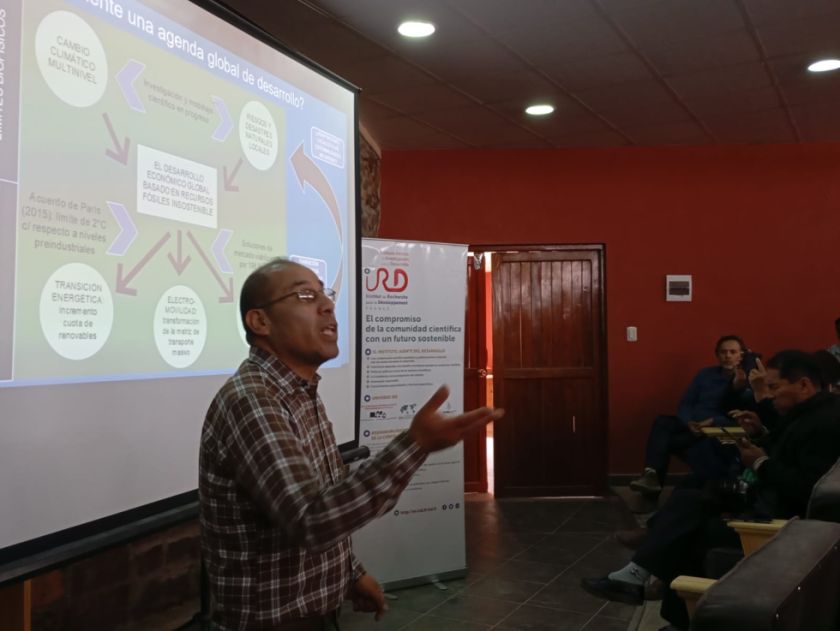 Presentan investigaciones sobre el proceso de industrialización del Litio en Chile y Bolivia 