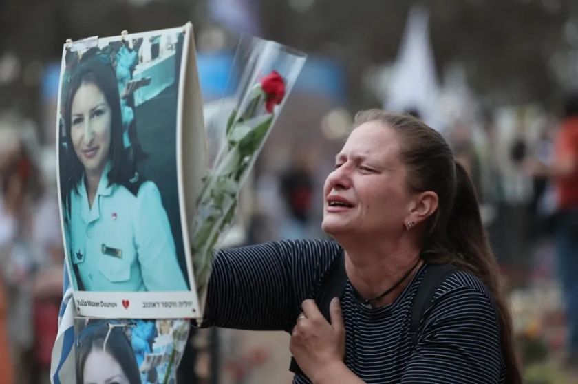 Los israelíes lloran la masacre en el festival Nova entre el rugido de los bombardeos en Gaza
