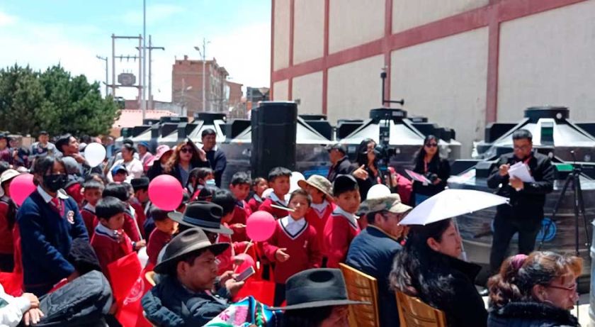Alcaldía entrega tanques de agua para la preparación de desayuno escolar