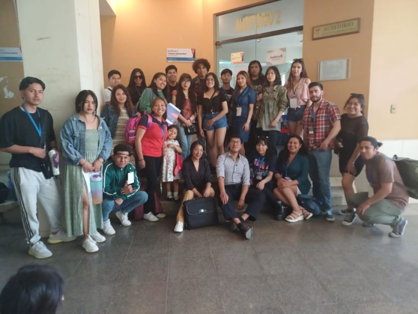 Ciencias de la Comunicación UATF lidera participación en  el encuentro nacional de ABOIC