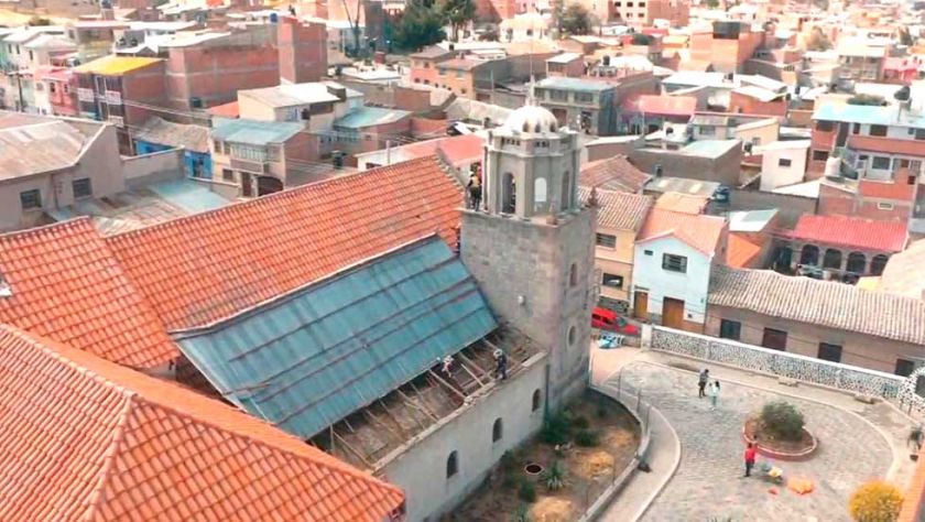 El viento desprendió  la cubierta lateral del templo de San Martín 