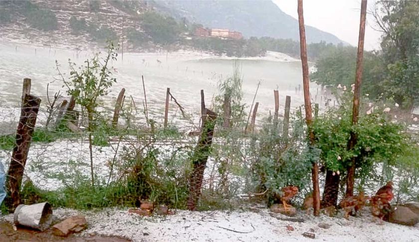 Granizada causa daños en poblado de Azurduy