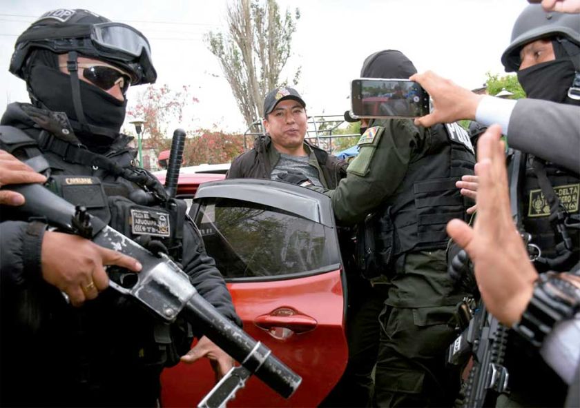 Pumari denuncia "secuestro" para llevarlo a juicio político  