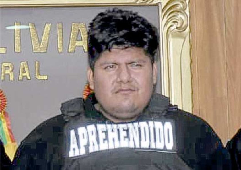 La mató de 39 puñaladas frente a sus compañeros