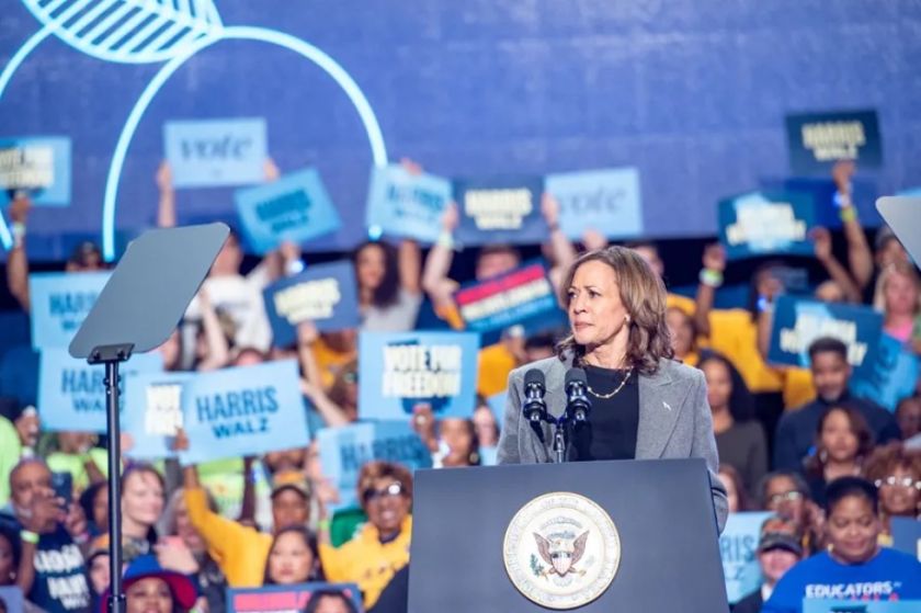 Trump y Harris continúan sus campañas en los estados clave de la mano de celebridades