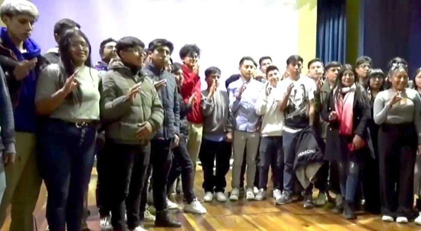 Posesionan a dirigencia de la FUL tras elecciones