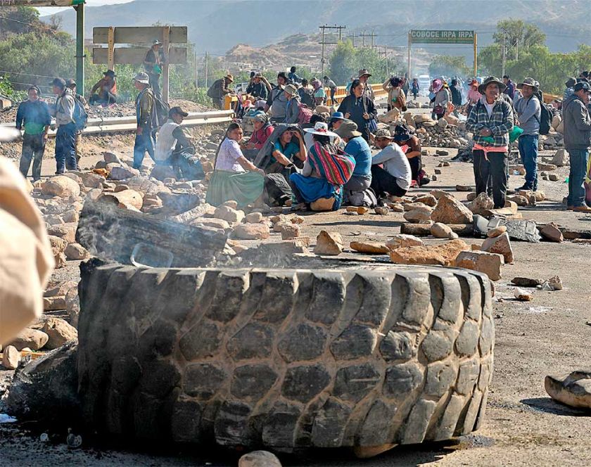 Bloqueos agudizan la falta de combustibles en el país