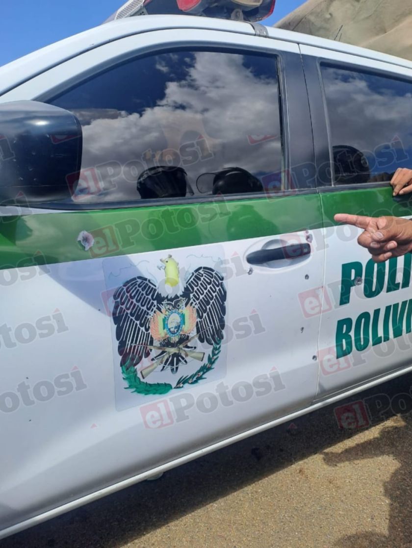 Bloqueadores atacan a la Policía con armas de largo alcance