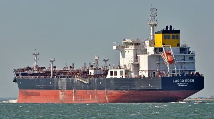 Tres buques con combustible para Bolivia todavía esperan descargar en el puerto de Arica