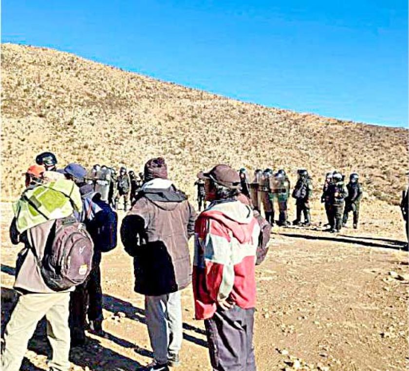 Policía desbloquea la ruta que une a Sucre con Camargo 