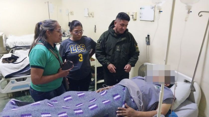 Cirujanos reconstruyen la pierna del policía que resultó herido por dinamita en Parotani