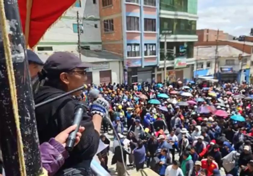 Ahora: Organizaciones cívicas y de vecinos en Llallagua marchan y hay cabildo en contra de los bloqueos