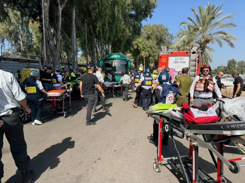 Reportan que hay más de 30 heridos tras la embestida contra una parada de autobús al norte de Tel Aviv