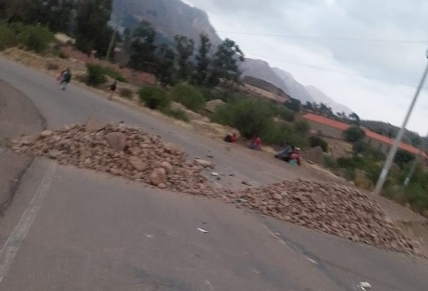 ‘Evistas’ instalan puntos de bloqueo en la ruta Potosí-Sucre, cerca de Betanzos