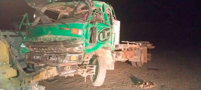 Camión se embarranca 55 metros de profundidad y una persona muere