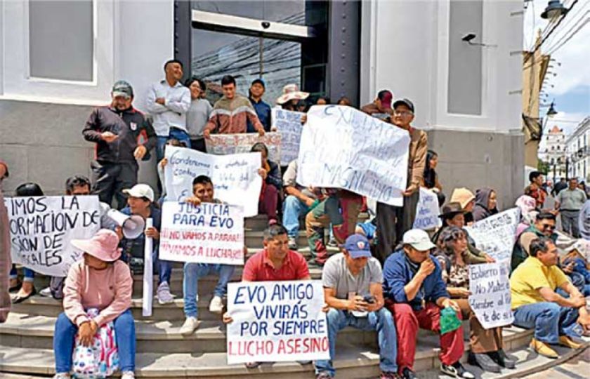 ‘Evistas‘ exigen esclarecer “atentado" contra Morales