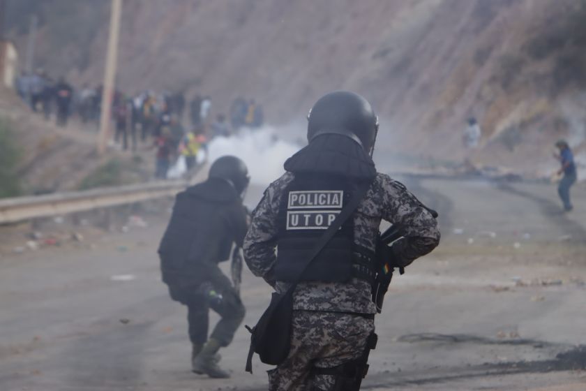 En medio de conflictos, Gobierno aprueba “reconocimiento económico al esfuerzo” para policías