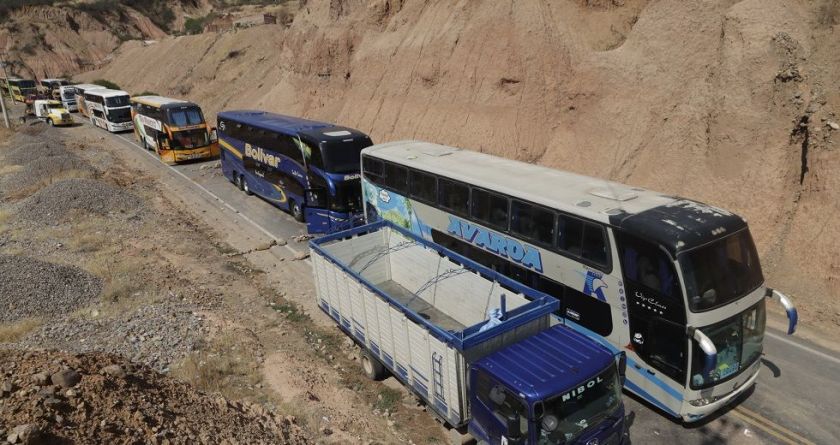 Choferes dan ultimátum al Gobierno para desbloquear carreteras hasta este fin de semana