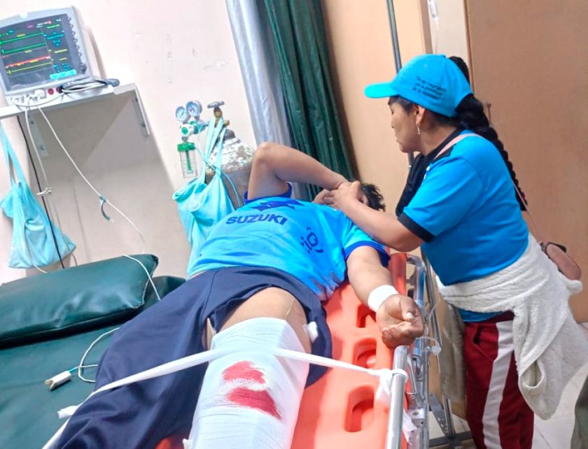 Impacto frontal entre dos motocicletas deja tres personas lesionadas