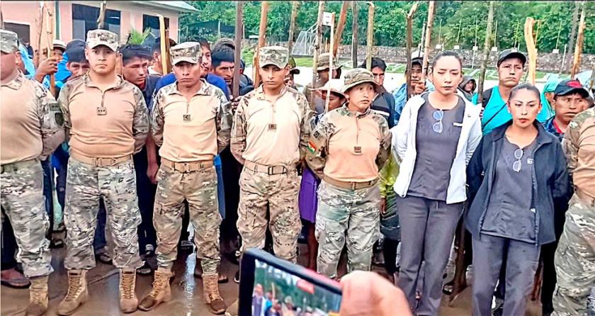 Un recinto militar sigue bajo control de cocaleros