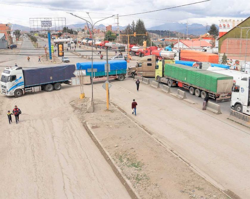 Llegada de cisternas no logra  cubrir alta demanda de diésel