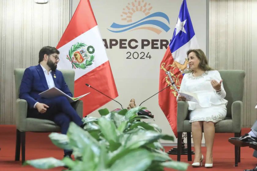 Boluarte se reúne con Boric en cumbre de la APEC para impulsar sus economías y la educación