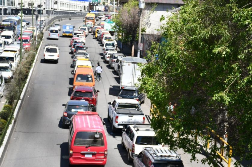Alertan que crisis de combustible en Bolivia seguirá en 2025 si no hay reacción inmediata