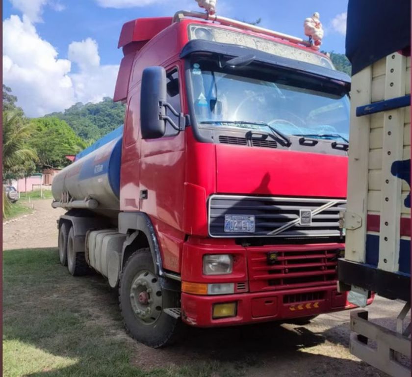 Dos cisternas fueron secuestradas por presunto desvío de combustible en Yungas 