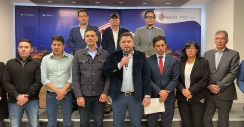 Acuerdan que habrá precio referencial y una ventanilla de trámites para la libre importación de combustibles