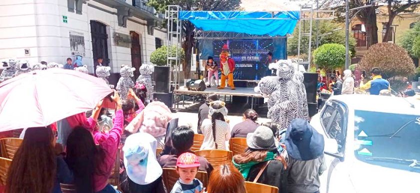 Festi Niños del FIC divirtió a chicos y grandes en la plaza