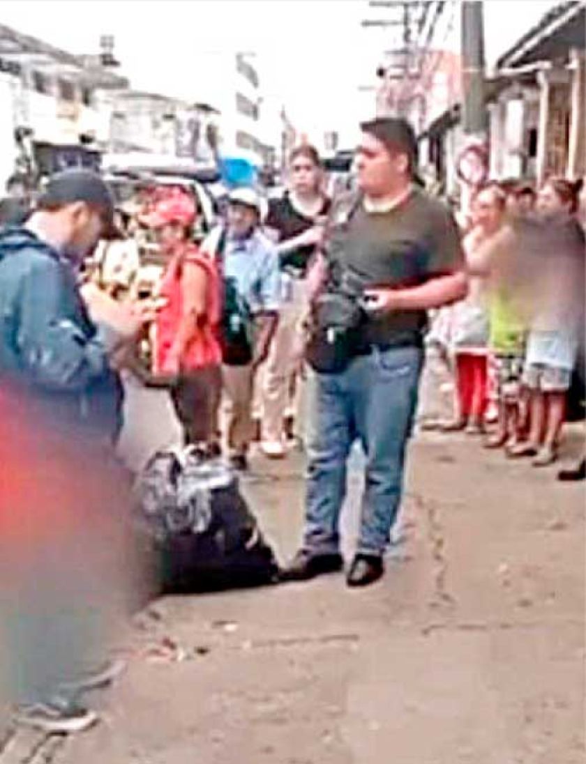Atracadores roban  dinero a balazos  en Santa Cruz