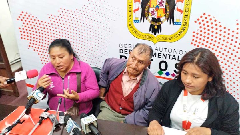 Una mujer despojó de sus pertenencias a un adulto mayor
