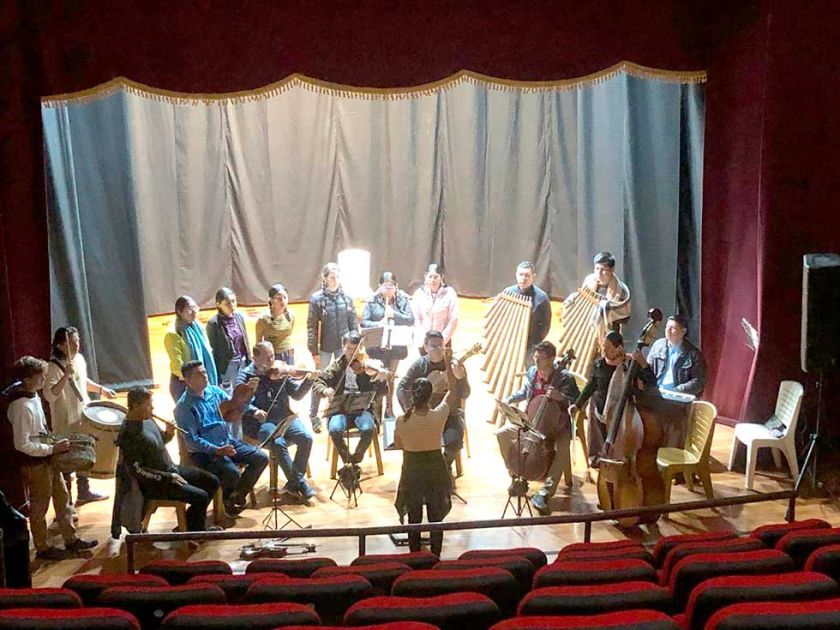 La música barroca resonó en el teatro Modesto Omiste