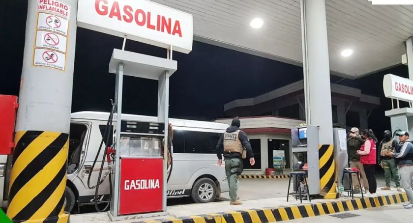 Establecen precios en dólares para la gasolina y el diésel 