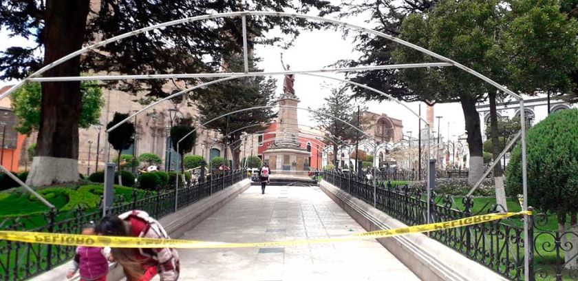La Alcaldía alista agenda navideña y decoraciones comienzan a instalarse