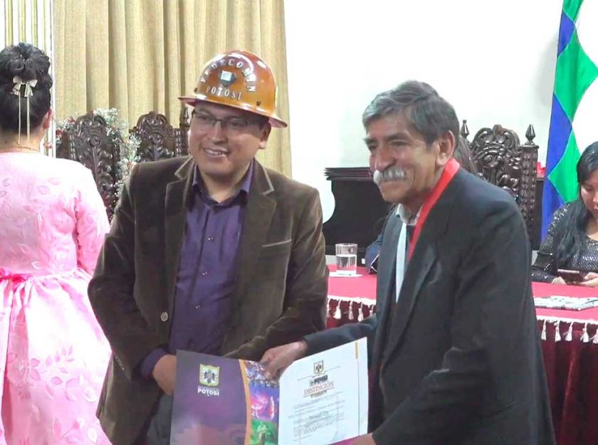 Entregan reconocimiento a potosinos ilustres "Vale Un Potosí" Rumbo al Bicentenario