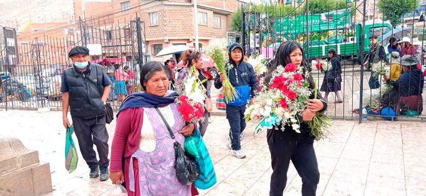 Miles llegaron hasta el Cementerio de Potosí en fiesta de San Andrés