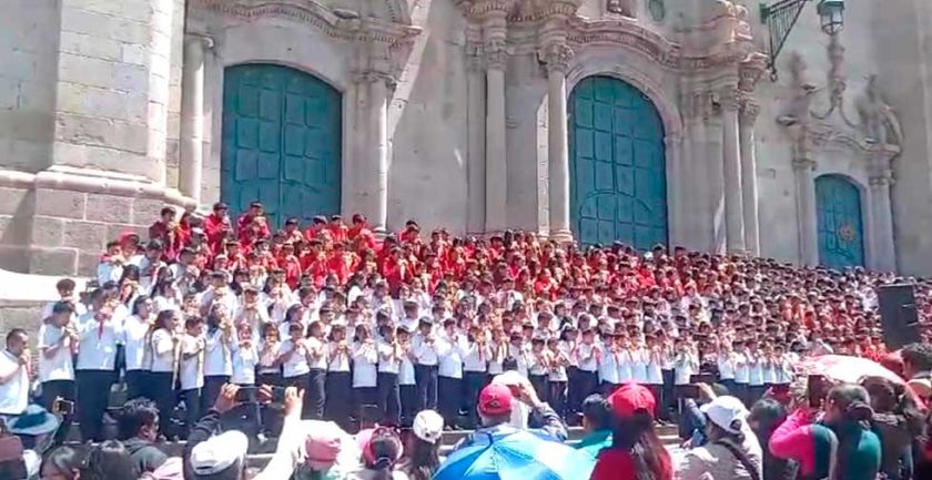 Los profesores de Música quieren llegar al libro Guinness con zampoñas