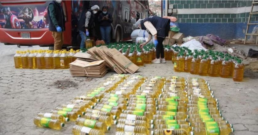 Policía dispersa con gas a ciudadanos que exigían la venta de aceite decomisado